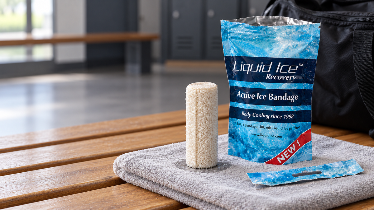 Die getränkte Active Ice Bandage neben dem geöffneten Beutel in der Kabine